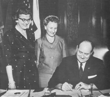 34 bill signing mandatory licensure